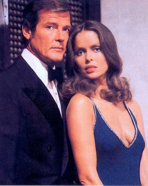 Barbara Bach có mẹ người Ireland, cha người Australia và bà nội người Romania.