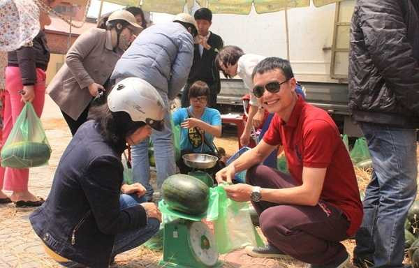 ĐH Phương Đông trực tiếp đứng ra nhận làm đầu mối để bán 14 tấn dưa.