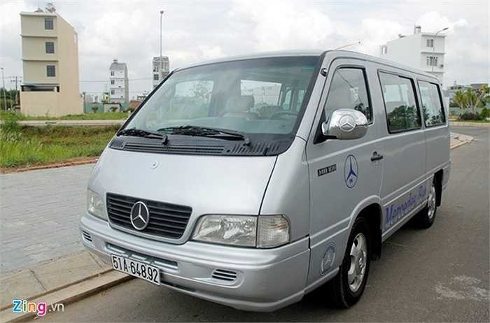 Tổng chi phí để độ chiếc xe này hết khoảng 300 triệu. Theo anh Ngô Ngọc Trung: 'Đây là sản phẩm đầu tay của nhóm. Chúng tôi vừa làm, vừa nghiên cứu nên giá thành bị đội lên cao. Có những lúc làm xong nhưng không vừa ý, chúng tôi lại tháo dỡ ra'