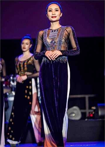 Những nghệ sỹ đã từng đến nhà Đức Hùng đều phải tấm tắc khen phong cách nội thất của NTK thời trang này.