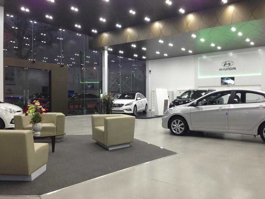 nội thất hiện đại cùng các trang thiết bị kỹ thuật số như máy tính, bàn tra cứu thông tin giúp khách hàng dễ dàng kết nối và trải nghiệm.