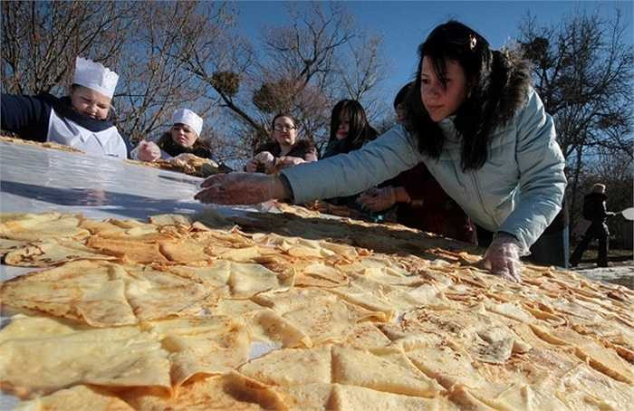 Một loại bánh kếp của Nga được gọi là Blinis