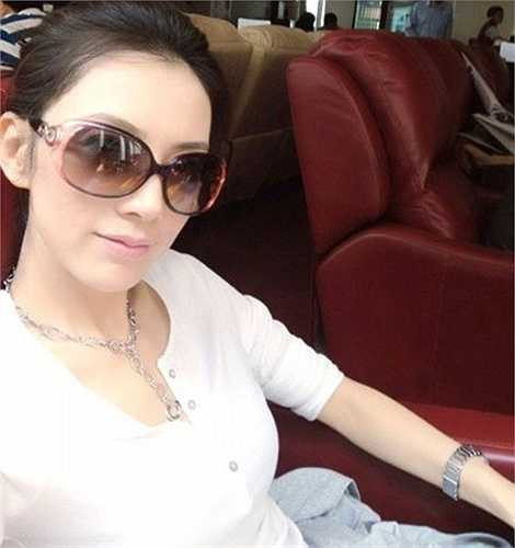 Ở tuổi 43, bà mẹ người Trung Quốc, có họ Doãn, vẫn trẻ trung như thiếu nữ. 