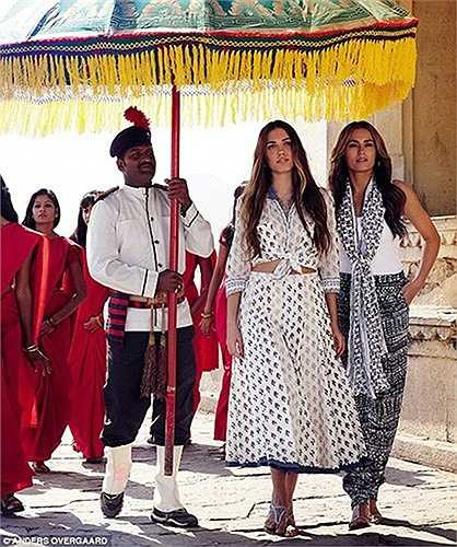 Siêu mẫu Yasmin Le Bon trẻ trung xinh đẹp như con gái dù cô hơn con gái mình 24 tuổi.