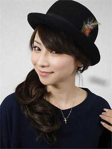 Để có được vẻ đẹp không tuổi, trung bình mỗi ngày cô mất 5 tiếng để chăm sóc da.