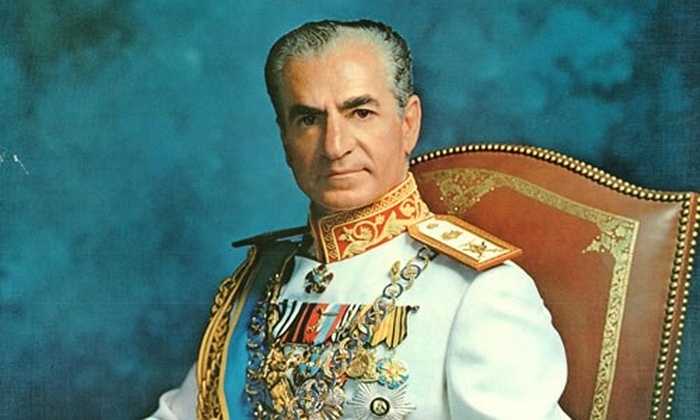 Buổi Yến tiệc do vua Iran Mohammad Reza Pahlavi (1919 - 1980) tổ chức. Nó diễn ra trong ba ngày từ 12-14/10/1971. Các hoạt động này đều nhằm tôn vinh lịch sử và những thành tựu của đất nước Iran vào thời điểm đó. Ảnh: Vua Mohammad Reza Pahlavi.
