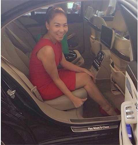 Thu Minh là nữ ca sĩ có rất nhiều siêu xe hạng sang. Năm 2013, thông tin Thu Minh được chồng Tây tặng siêu xe 6 tỷ dịp Noel gây bất ngờ cho công chúng. Đây là siêu xe mang tên riêng đầu tiên tại Việt Nam, được thiết kế riêng biệt và hoàn toàn không đụng hàng. 