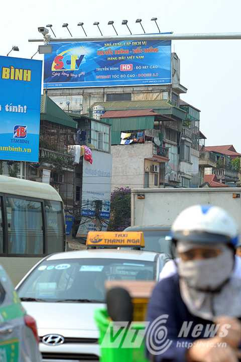 Bất chấp 'mắt thần' giám sát, dân vẫn ngang nhiên phạm luật