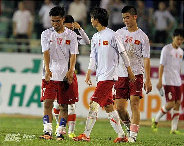 Nhưng ở trận đấu thứ 2, Tuấn Anh không thể giúp U19 Việt Nam tránh khỏi trận thua tan nát trước U19 Nhật Bản. (Ảnh: Quang Minh)