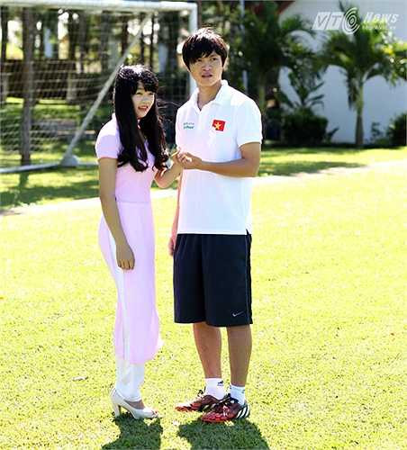 Không chỉ có một năm chinh chiến hết mình trong màu áo U19 Việt Nam và U19 HAGL, Tuấn Anh còn tham gia nhiều hoạt động xã hội. (Ảnh: Minh Trần)