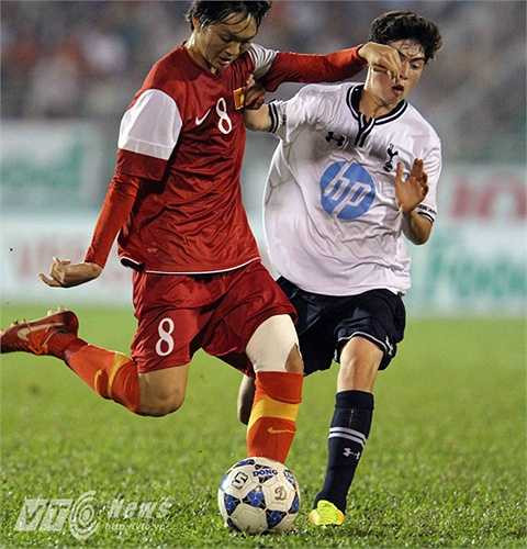Ở trận đấu thứ 3 gặp U19 Tottenham, Tuấn Anh cùng đồng đội đã lấy lại hình ảnh của mình bằng màn rượt đuổi tỷ số. (Ảnh: Quang Minh)
