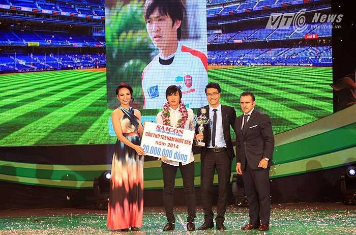 Nhưng sự đóng góp thầm lặng, hiệu quả của anh, xứng đáng được vinh danh. (Hà Thành)