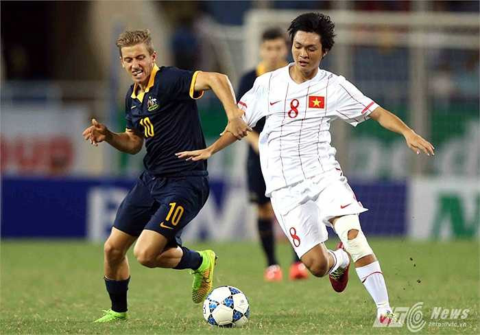 1 tuần sau, U19 Việt Nam trở về Mỹ Đình, đá giải U19 Đông Nam Á mở rộng. Ở trận mở màn gặp U19 Australia, Tuấn Anh tiếp tục chứng tỏ được vai trò nhạc trưởng của mình. (Ảnh: Quang Minh)