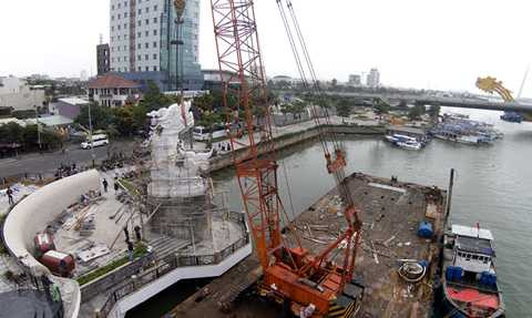 Đà Nẵng, tượng cá chép hóa rồng, trên sông Hàn, bến du thuyền, thể thao dưới nước