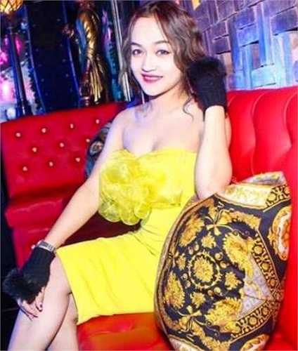 Sở thích của Tường Vy là mua sắm, kinh doanh và du lịch.