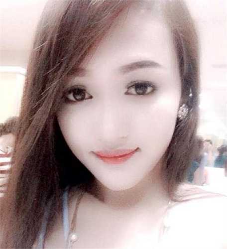 Vy cho biết: 'Mỗi tháng kinh doanh mỹ phẩm online mang về cho cô hơn 20 triệu tiền lãi. Số tiền này được Vy quay vòng vốn cho đợt hàng tiếp theo, đồng thời mở rộng các mặt hàng kinh doanh. Dự định sắp tới của Vy là sẽ mở hẳn một hệ thống cửa hàng mỹ phẩm, thời trang tại Hà Nội'.