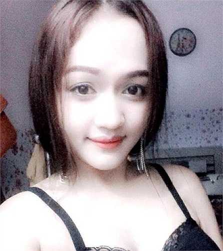 Không chỉ kinh doanh mỹ phẩm, Vy hiện còn làm quản lý cho một quán bar lớn tại Hà Nội.