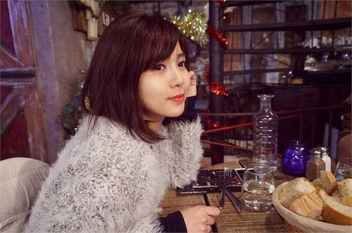 Cô đã hoàn thành khóa học thạc sỹ ở Pháp