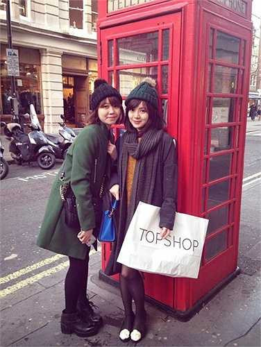 Cô nhận được rất nhiều lời mời kết bạn cũng như tin nhắn gửi đến.