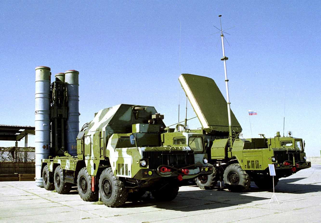 Tổ hợp tên lửa phòng không S-300