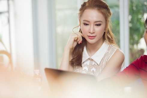 phỏng vấn angela