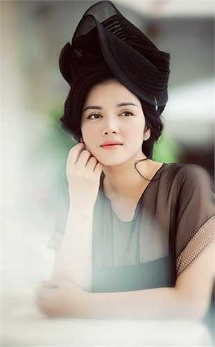 Nhưng nhìn chung, cô là một trong những kiều nữ Việt hợp nhất với phong cách quý tộc.