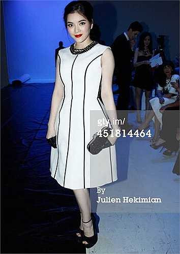 Cô cũng thường xuyên diện phong cách này đến các show thời trang.