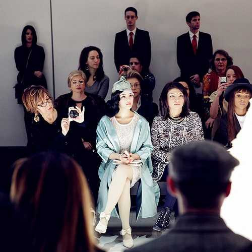 Sự xuất hiện nổi bật với phong cách thời trang cổ điển, quý tộc của Lý Nhã Kỳ đã tạo ấn tượng mạnh đối với quan khách tham dự show diễn của thương hiệu Georges Hobeika trong khuôn khổ Tuần lễ thời trang Paris 2014. 