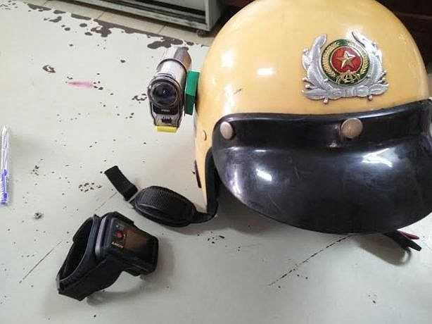Tuy nhiên, thiếu tá Nam cho rằng, việc áp dụng camera trên mũ CSGT vẫn còn một số hạn chế trong xử lý vi phạm cũng như hình ảnh không đảm bảo chất lượng khi quay.