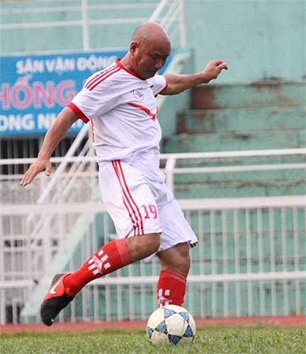 Cựu trung vệ của CA Hải Phòng - Vũ Trọng Hà đã có bàn thắng rất đẹp từ chấm đá phạt. (ảnh: Hoàng Tùng)