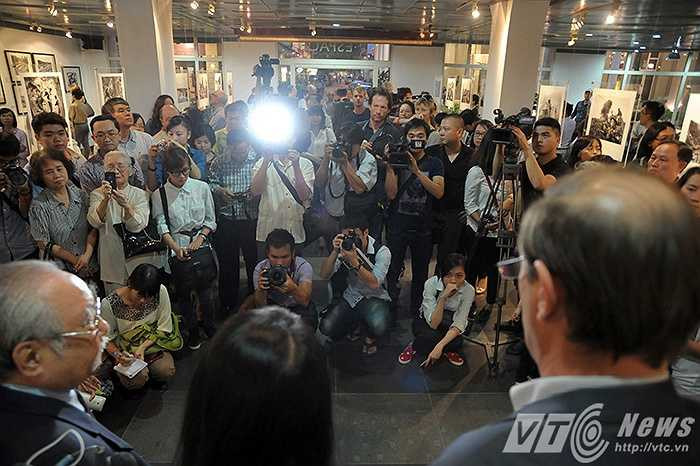 Triển lãm ảnh ‘Phóng viên chiến trường’ đã từng là sự kiện nổi bật ở Liên hoan quốc tế về Báo ảnh ‘Visa pour 1’image’ ở Perpignan (Pháp). Phóng viên Patrick Chauvel chính là người đã khởi xướng dự án này và cũng chính ông đã tìm lại được những con người ấy, những hình ảnh sẽ đem lại cho công chúng một cái nhìn mới về cuộc chiến tranh ở Việt Nam.