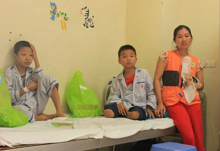 Đoàn viên Tòa án Nhân dân tối cao trao 215 phần quà cho bệnh nhi