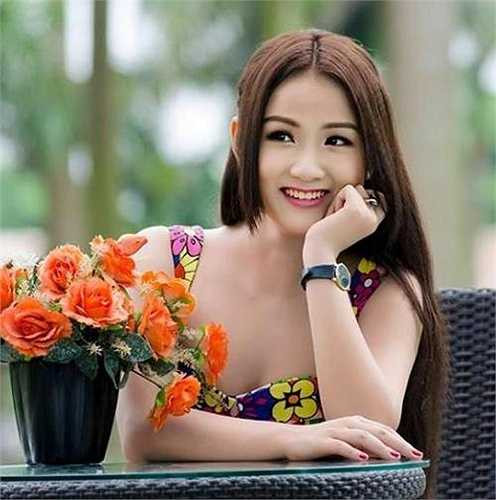 'Từ lúc còn bé mình đã rất thích ca sỹ Thanh Lam luôn nuôi hy vọng và không ngừng cố gắng với mong muốn trong tương lai cũng sẽ được gọi với tên Diva. Ca sỹ Thanh Lam là người thầy đã dạy mình không những về chuyên môn mà còn rất nhiều điều ý nghĩa trong cuộc sống', Huyền chia sẻ.