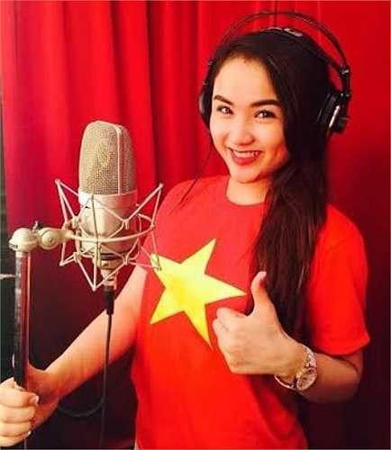 Ngoài ra, cô bạn còn có sở trường là hát và diễn xuất.