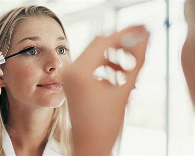 Mascara cũ.