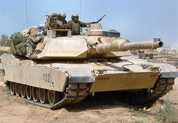 Được đưa vào biên chế từ năm 1980, M1 Abrams là loại xe tăng chủ lực thế hệ thứ 3 và là một trong những mẫu xe tăng lừng danh nhất thế giới, do hãng General Dynamics của Hoa Kỳ sản xuất