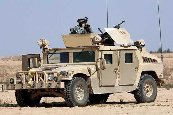 Humvee là phương tiện vận tải chiến thuật hạng nhẹ đa chức năng như: tuần tra, trinh sát,chiến đấu, làm phương tiện đột kích hạng nhẹ, tải thương, làm xe chỉ huy và vận tải hạng nhẹ