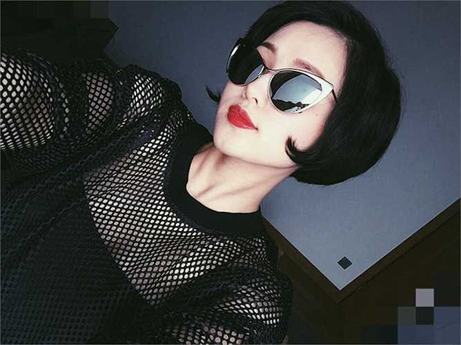 Sau cuộc tình ồn ào và lắm thị phi với anh trai Bảo Thy, Tâm Tít bất ngờ lên xe hoa với một thiếu gia Hà Nội. 