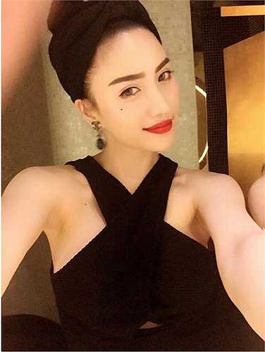 Hotgirl Meo Meo là một trong những hotgirl số 1 của Sài Thành với mức độ chịu chơi hàng hiệu. 