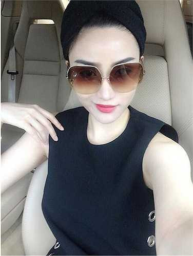 Vẻ đẹp mặn mà cùng phong cách thời trang ấn tượng của gái một con Meo Meo luôn khiến nhiều cô gái phải ngưỡng mộ. 