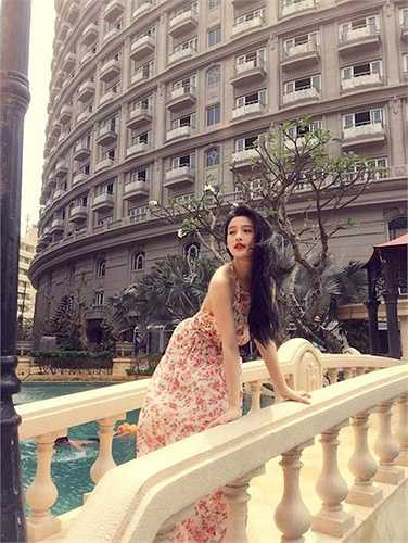 Vẻ đẹp hiện tại của Huyền Baby khiến nhiều cô gái phải ghen tỵ. 