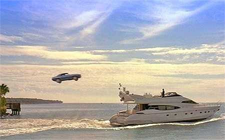 Để cứu Monica, Brian đã có màn phi xe lên du thuyền của Carter trong phần 2 Too Fast Too Furious.