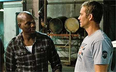 Vẻ mặt cực thất vọng của Brian khi Roman tiết lộ việc anh thắng được Dom trên đường đua trong Fast Five là do Dom nhường.