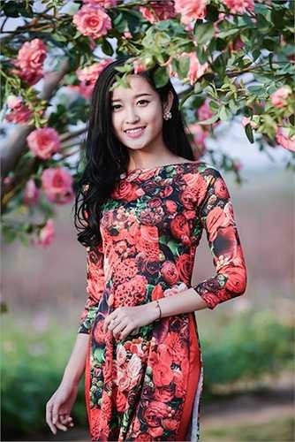 Cùng ngắm thêm nhan sắc dịu dàng của Á hậu Huyền My: