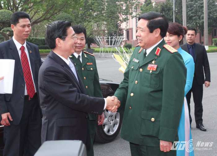 Đại tướng Phùng Quang Thanh chào mừng Bộ trưởng Bộ Công an Trung Quốc Quách Thanh Côn sang thăm và làm việc tại Việt Nam