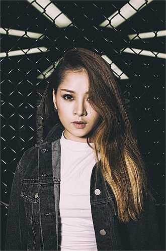 Từ hot girl 'kẹo ngọt' của giới trẻ, Chi Pu nhanh chóng lột xác trở thành 'cô gái vàng' của làng giải trí Việt. Lột bỏ hình ảnh cô hot girl dễ thương, trong sáng, Chi Pu trưởng thành hơn với vai trò của một nữ diễn viên tiềm năng.