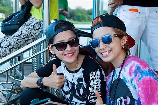 Chi Pu dính tin đồn hẹn hò với tom boy Gil Lê. Cả hai thường xuyên bên nhau trong hầu hết các sự kiện. Thời điểm này Chi Pu cũng rất trung thành với phong cách thời trang tom boy, cá tính.