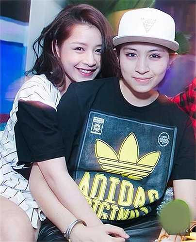 Trước nhiều bằng chứng gây xôn xao, Chi Pu - Gil Lê vẫn tiếp tục vui vẻ, thân thiết như không có chuyện gì xảy ra. Trên trang cá nhân, Chi Pu và Gil Lê thường xuyên đăng tải những bức hình 'tự sướng' thân mật. 