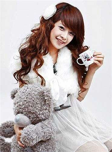 Khuôn mặt xinh đẹp tự nhiên gắn liền với nụ cười rạng rỡ của Chi Pu đã nhanh chóng gây ấn tượng trong lòng giới trẻ.