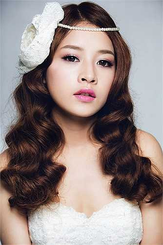 Sau khi vào Nam lập nghiệp, ngoài tham gia đóng phim. Tham gia Bước nhảy hoàn vũ là một thử thách mới của cô nàng hotgirl đình đám ở Hà Thành.